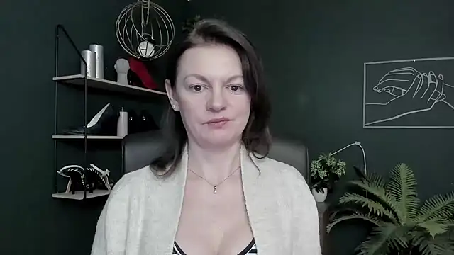 Snapshot of VivianWILD chatting on 02-10-26, 07:01 VivianWILD online show from 02-10-26, 07:01