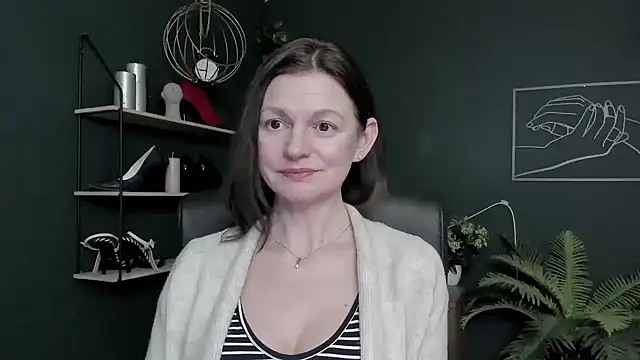 Snapshot of VivianWILD chatting on 02-10-26, 07:07 VivianWILD online show from 02-10-26, 07:07