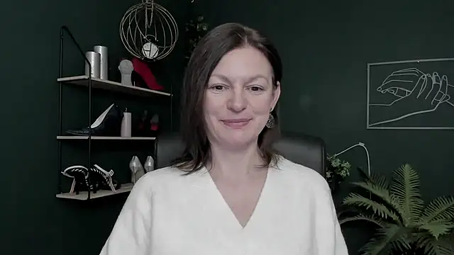 Snapshot of VivianWILD chatting on 02-17-26, 07:16 VivianWILD online show from 02-17-26, 07:16