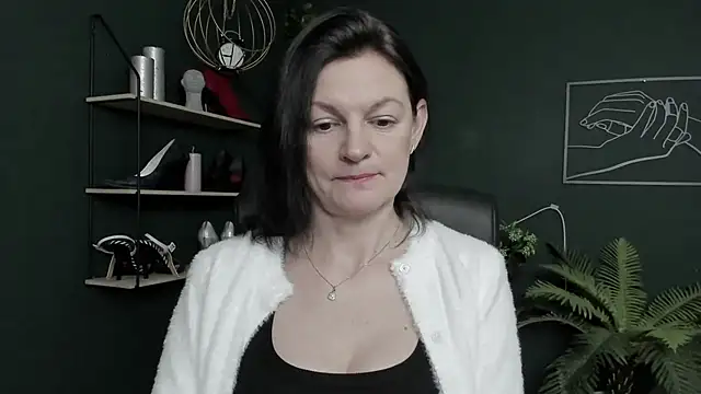 Snapshot of VivianWILD chatting on 02-23-26, 07:50 VivianWILD online show from 02-23-26, 07:50