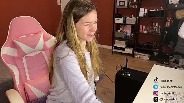 Snapshot of lucie_mehott chatting on 12-10-24, 08:51 lucie mehott online show from 12-10-24, 08:51