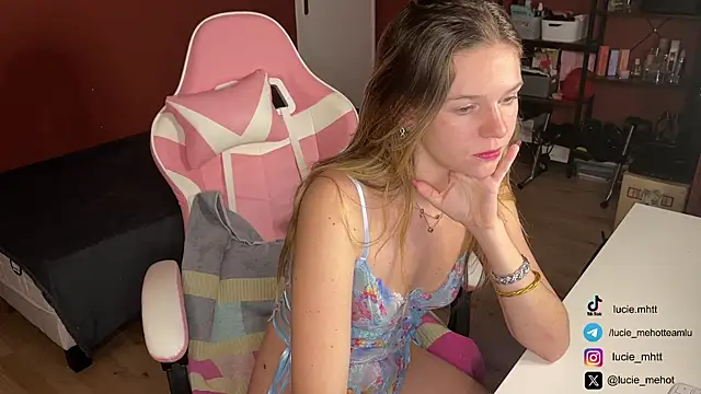 Snapshot of lucie_mehott chatting on 02-27-25, 08:31 lucie mehott online show from 02-27-25, 08:31