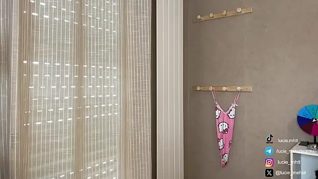 Snapshot of lucie_mehott chatting on 09-14-25, 09:08 lucie mehott online show from 09-14-25, 09:08