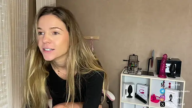 Snapshot of lucie_mehott chatting on 09-25-25, 07:23 lucie mehott online show from 09-25-25, 07:23