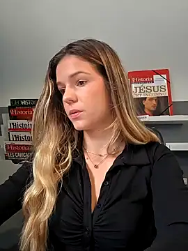 Snapshot of lucie_mehott chatting on 10-03-25, 08:00 lucie mehott online show from 10-03-25, 08:00