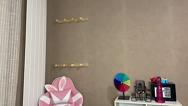 Snapshot of lucie_mehott chatting on 10-04-25, 07:01 lucie mehott online show from 10-04-25, 07:01