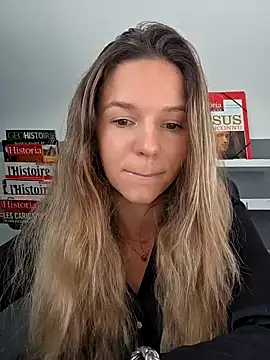 Snapshot of lucie_mehott chatting on 10-06-25, 08:23 lucie mehott online show from 10-06-25, 08:23