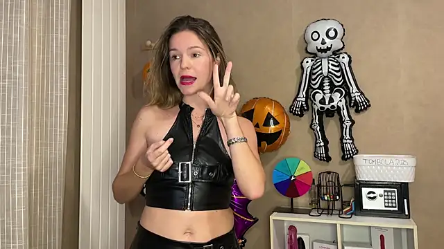 Snapshot of lucie_mehott chatting on 10-10-25, 06:18 lucie mehott online show from 10-10-25, 06:18