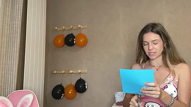 Snapshot of lucie_mehott chatting on 10-19-25, 08:48 lucie mehott online show from 10-19-25, 08:48