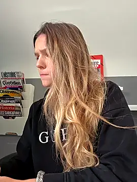 Snapshot of lucie_mehott chatting on 11-04-25, 08:13 lucie mehott online show from 11-04-25, 08:13