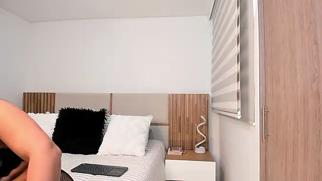 Snapshot of MalejaDiaz_ chatting on 03-06-26, 05:53 MalejaDiaz online show from 03-06-26, 05:53