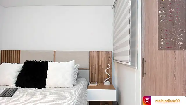 Snapshot of MalejaDiaz_ chatting on 03-08-26, 12:20 MalejaDiaz online show from 03-08-26, 12:20