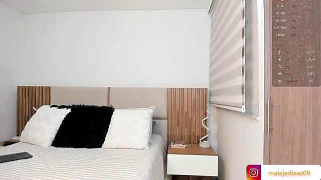 Snapshot of MalejaDiaz_ chatting on 03-25-26, 07:09 MalejaDiaz online show from 03-25-26, 07:09