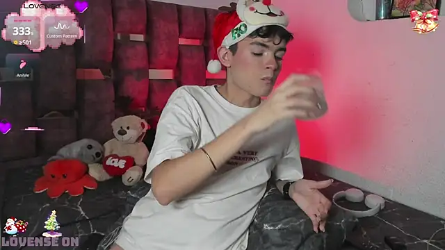 Snapshot of Angelo_018 chatting on 12-22-24, 06:49 Angelo 018 online show from 12-22-24, 06:49