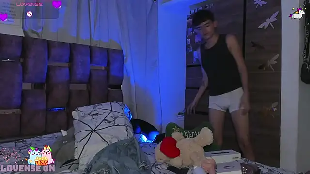 Snapshot of Angelo_018 chatting on 01-18-25, 12:57 Angelo 018 online show from 01-18-25, 12:57