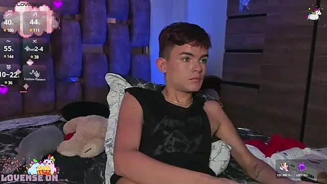 Snapshot of Angelo_018 chatting on 03-10-25, 12:29 Angelo 018 online show from 03-10-25, 12:29