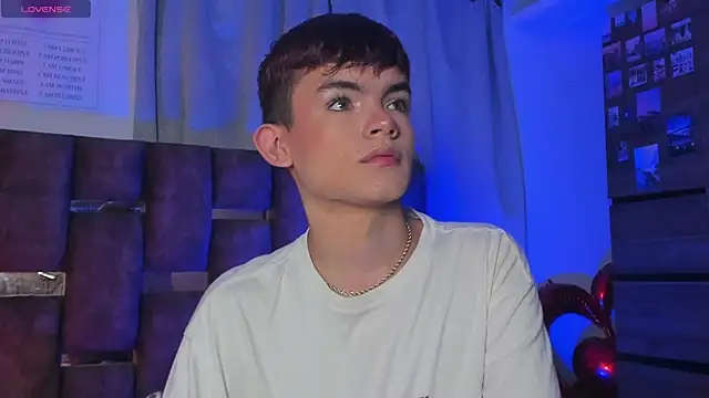 Snapshot of Angelo_018 chatting on 03-20-25, 07:25 Angelo 018 online show from 03-20-25, 07:25