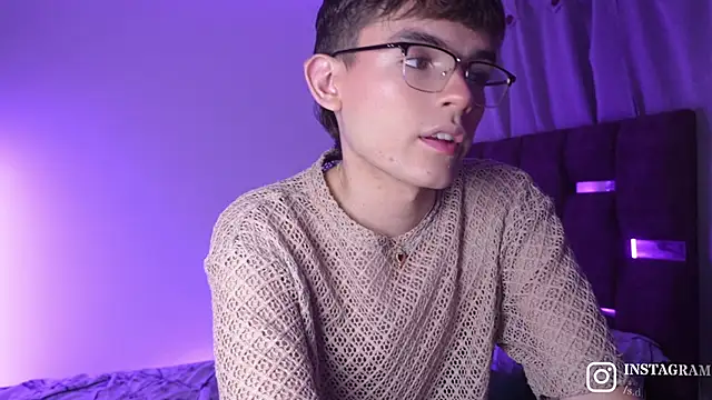 Snapshot of Angelo_018 chatting on 09-11-25, 04:12 Angelo 018 online show from 09-11-25, 04:12