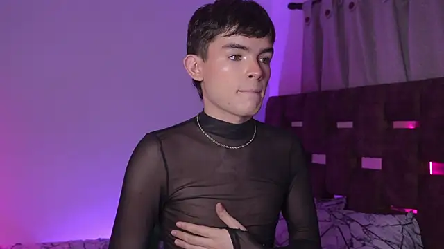 Snapshot of Angelo_018 chatting on 09-14-25, 05:17 Angelo 018 online show from 09-14-25, 05:17