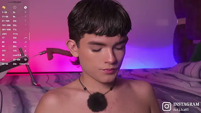 Snapshot of Angelo_018 chatting on 10-31-25, 03:18 Angelo 018 online show from 10-31-25, 03:18