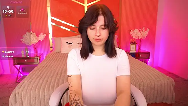 Miki Kivi online show from 10-17-25, 12:14