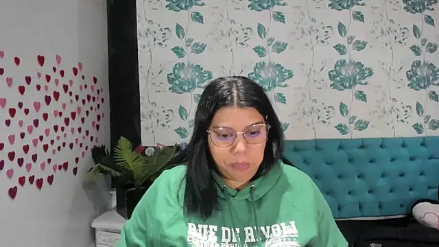 LindaBreeS online show from 01-28-25, 01:38