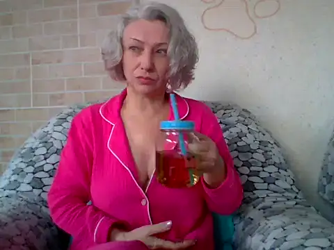 Snapshot of Lorie_Carrie chatting on 04-01-26, 09:21 Lorie Carrie online show from 04-01-26, 09:21