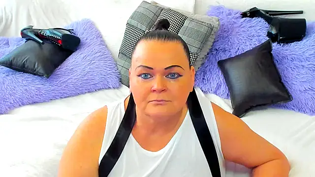 MilanaBiegert online show from 04-11-26, 01:26