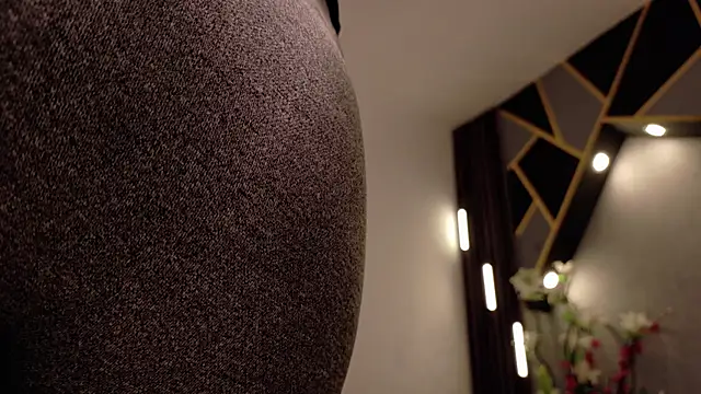 Snapshot of almma_shy chatting on 02-21-25, 03:43 almma shy online show from 02-21-25, 03:43