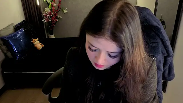 Snapshot of almma_shy chatting on 09-22-25, 01:24 almma shy online show from 09-22-25, 01:24