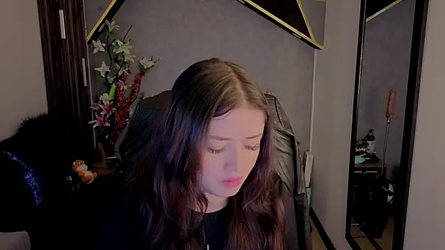 Snapshot of almma_shy chatting on 10-07-25, 01:19 almma shy online show from 10-07-25, 01:19