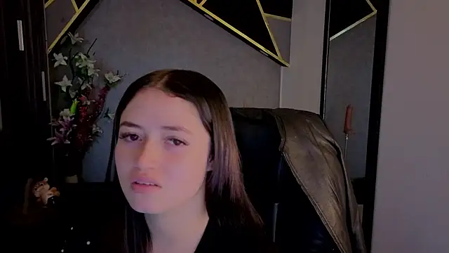 Snapshot of almma_shy chatting on 10-11-25, 03:32 almma shy online show from 10-11-25, 03:32