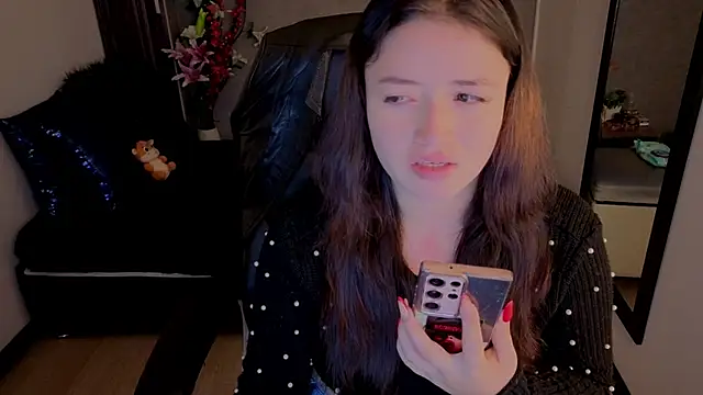 Snapshot of almma_shy chatting on 10-21-25, 01:12 almma shy online show from 10-21-25, 01:12