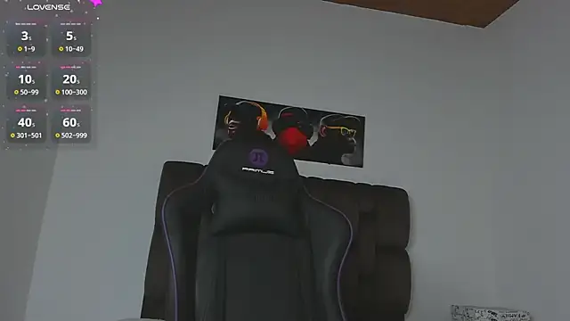 Snapshot of jhotta_fox chatting on 10-13-25, 07:08 jhotta fox online show from 10-13-25, 07:08