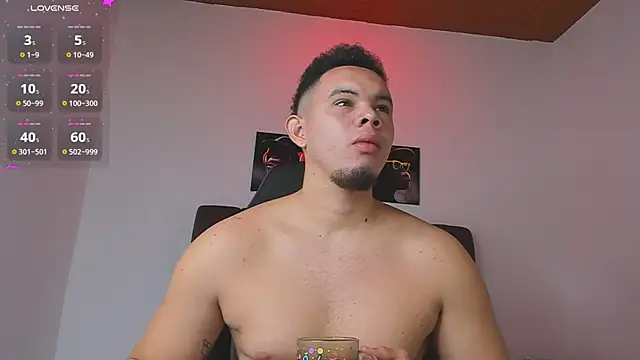 Snapshot of jhotta_fox chatting on 10-19-25, 10:05 jhotta fox online show from 10-19-25, 10:05