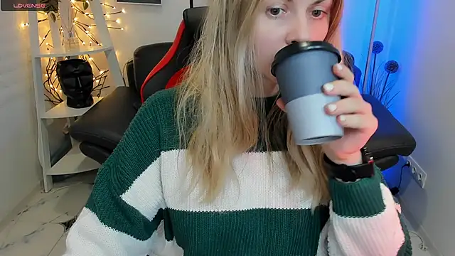SmilingEmily  online show from 02-18-25, 08:38