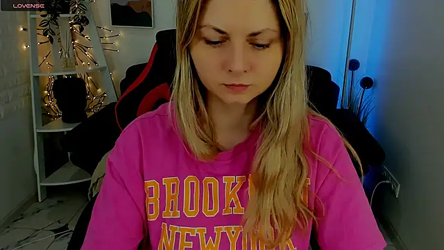 SmilingEmily  online show from 03-17-25, 07:24
