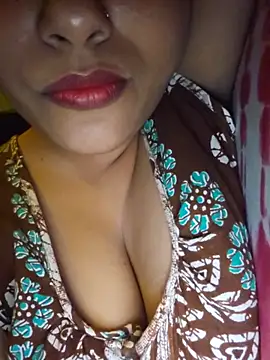 Snapshot of sexyindi_couple chatting on 07-29-26, 06:39 sexyindi couple online show from 07-29-26, 06:39