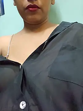 Snapshot of sexyindi_couple chatting on 07-30-26, 07:51 sexyindi couple online show from 07-30-26, 07:51
