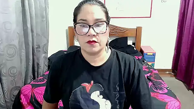 Mistresskloe01 online show from 09-23-25, 12:30