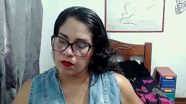 Mistresskloe01 online show from 09-30-25, 12:10