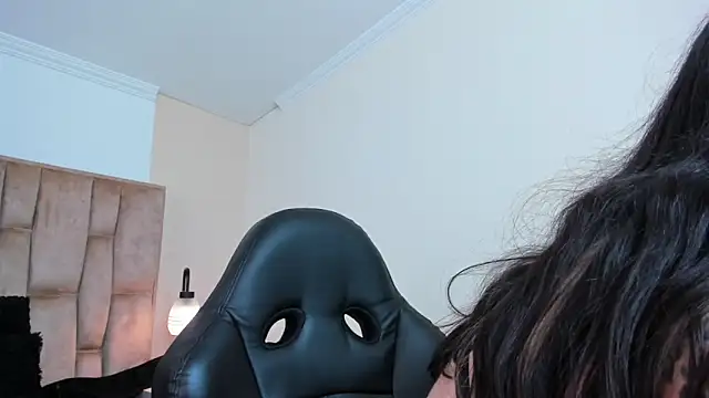 Snapshot of Naughty_Kittenm chatting on 03-21-25, 02:40 Naughty Kittenm online show from 03-21-25, 02:40