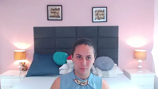Snapshot of MadisonJenner chatting on 12-20-24, 12:27 MadisonJenner online show from 12-20-24, 12:27