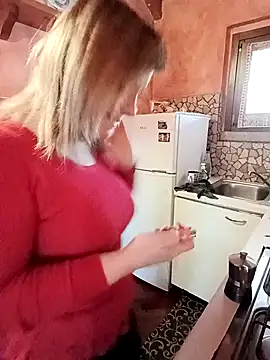 Snapshot of Sunbelxx chatting on 02-10-25, 02:59 Sunbelxx online show from 02-10-25, 02:59