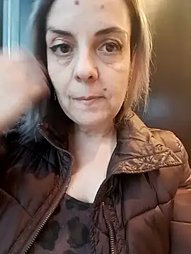 Snapshot of Sunbelxx chatting on 03-07-25, 05:17 Sunbelxx online show from 03-07-25, 05:17