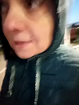 Snapshot of Sunbelxx chatting on 03-18-25, 06:04 Sunbelxx online show from 03-18-25, 06:04