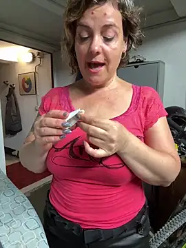 Snapshot of Sunbelxx chatting on 09-10-25, 08:14 Sunbelxx online show from 09-10-25, 08:14