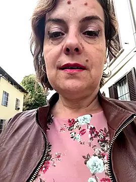 Snapshot of Sunbelxx chatting on 09-11-25, 06:57 Sunbelxx online show from 09-11-25, 06:57