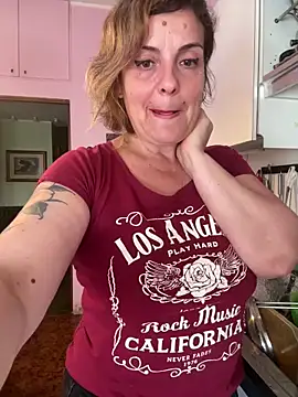 Snapshot of Sunbelxx chatting on 09-15-25, 08:03 Sunbelxx online show from 09-15-25, 08:03