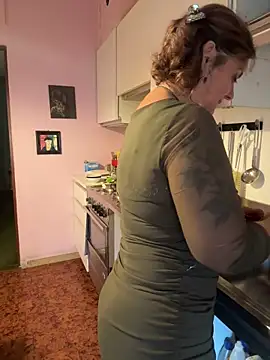 Snapshot of Sunbelxx chatting on 09-22-25, 08:49 Sunbelxx online show from 09-22-25, 08:49